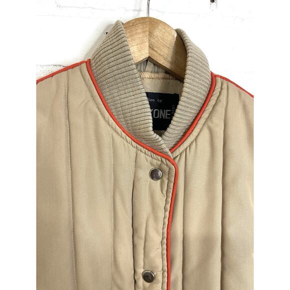 MAXONE Vintage Tan Quilted Spring Jacket Size Med- Large } Deep Pockets - Picture 10 of 10